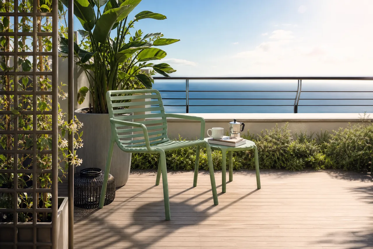 Made for sun, rain, and easy terrace moments