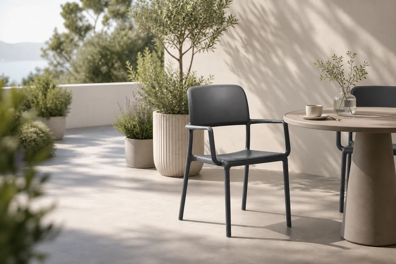 Easy outdoor moments, left ready